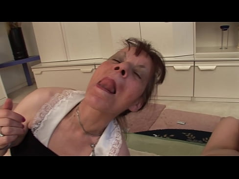 ❤️ Mae gan ddwy nain ac un taid driawd Porno wrthon ni ❌️
