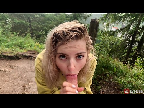 ❤️ Merch yn llyncu cum ar ôl blowjob cyhoeddus - Eva Elfi Porno wrthon ni ❌️